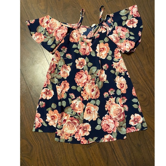 PinkBlush Maternity Floral Cold Shoulder Shirt - Picture 4 of 4